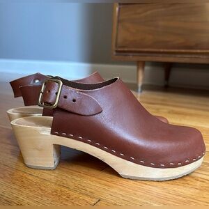Bryr Suzie Mid Heel Leather Clogs in Sienna, Size 37
